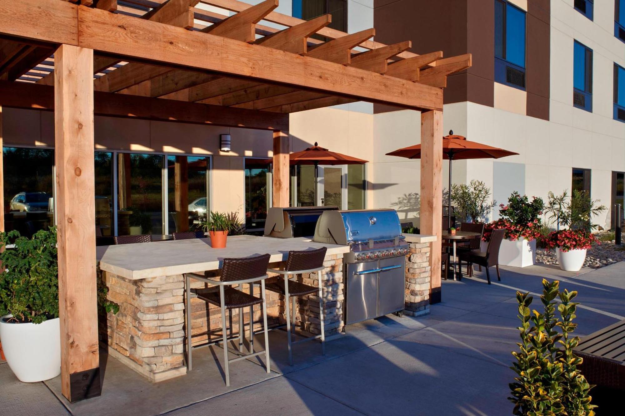 Towneplace Suites By Marriott Richmond Exterior photo