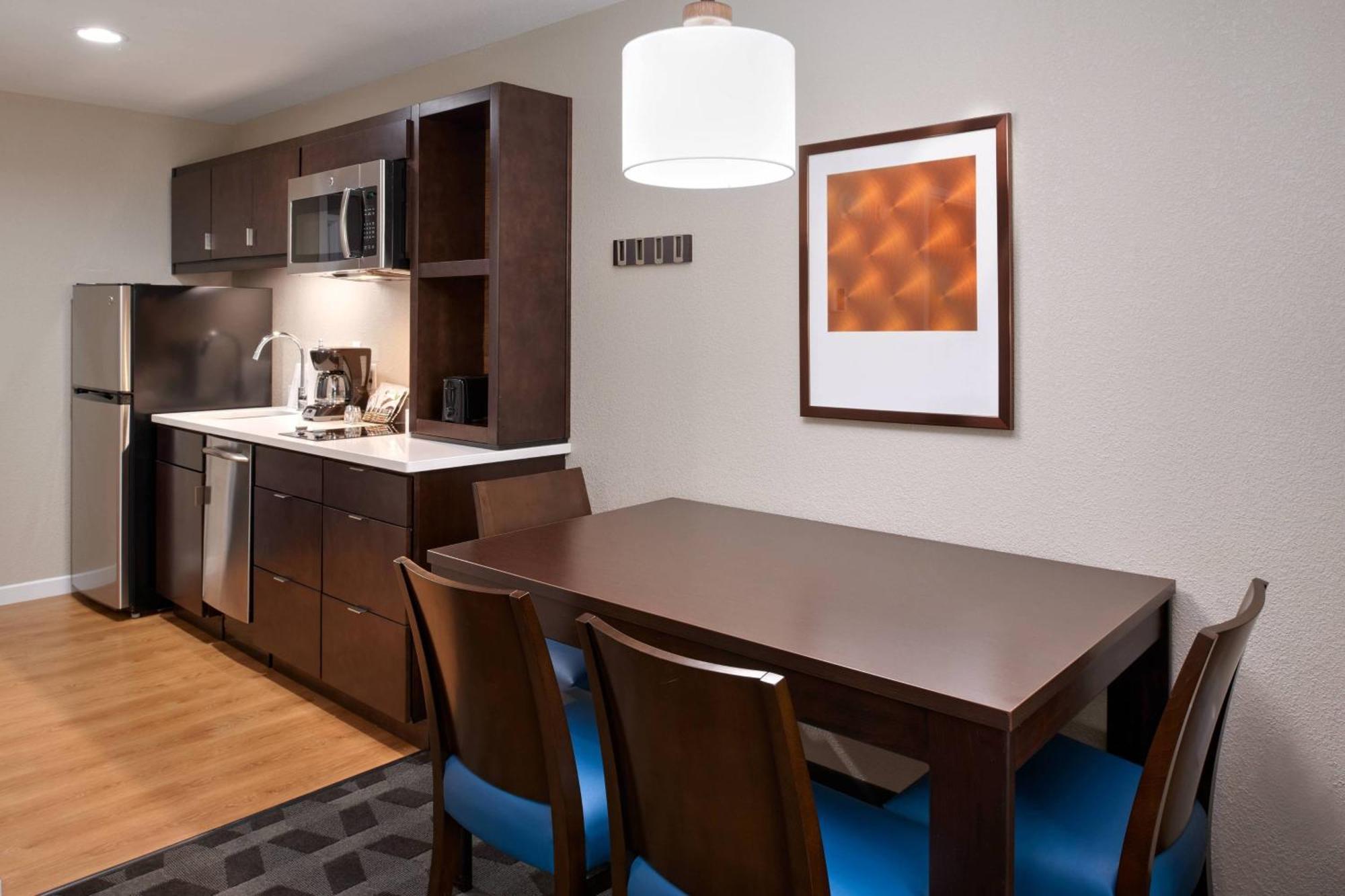 Towneplace Suites By Marriott Richmond Exterior photo