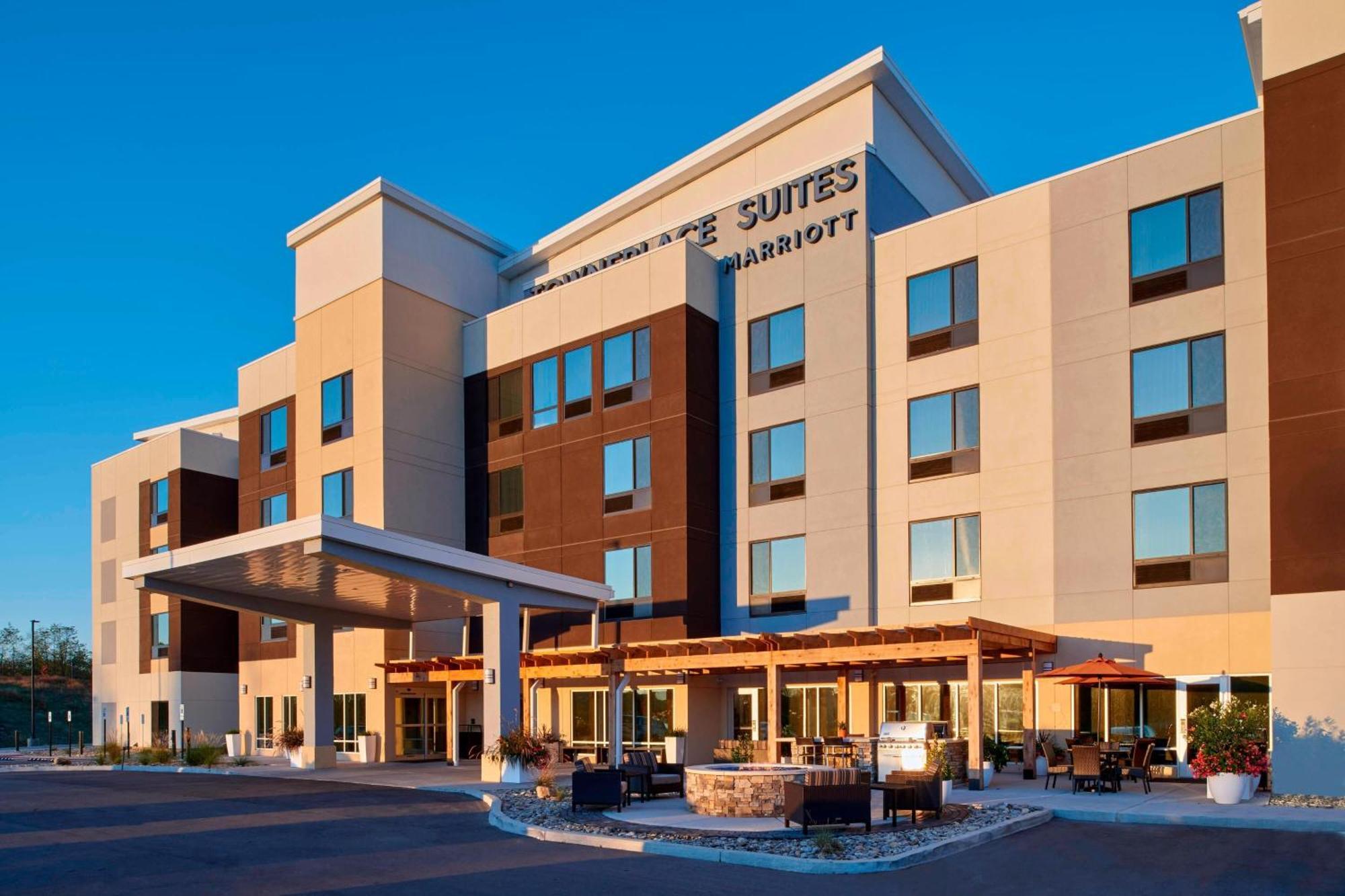Towneplace Suites By Marriott Richmond Exterior photo