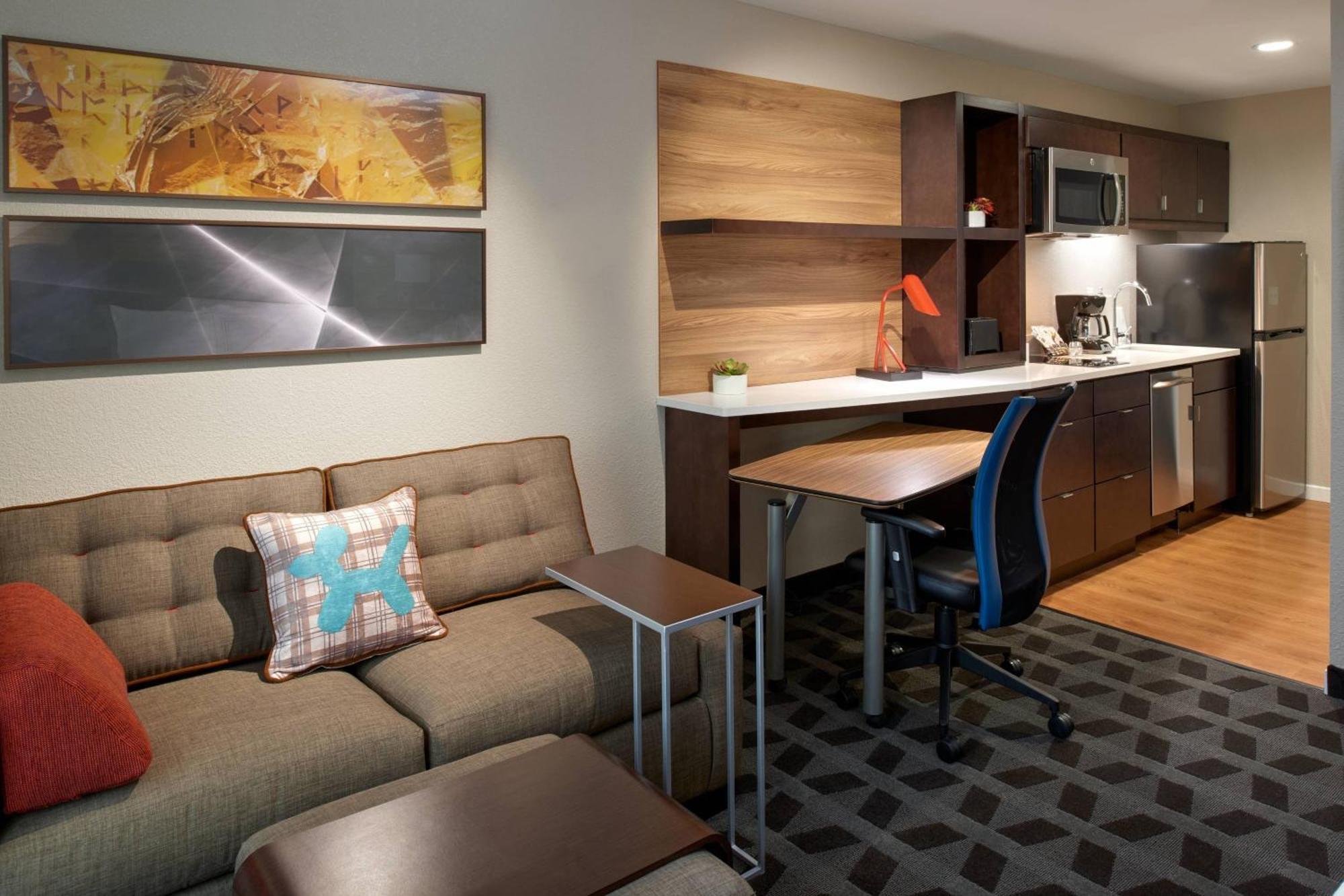 Towneplace Suites By Marriott Richmond Exterior photo